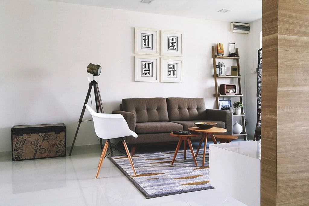 A suite sitting room with a sofa and armchairs